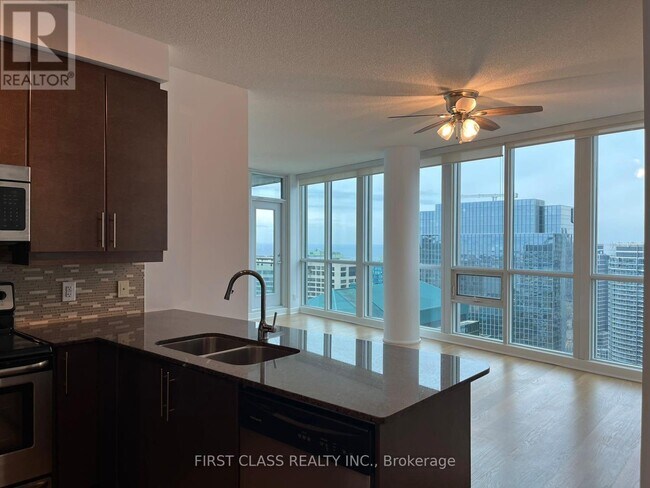 Photo du bâtiment - 33 Bay St.