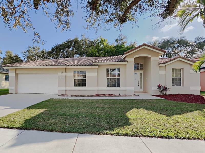 Primary Photo - 10667 SW 21st St