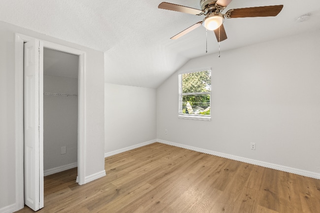 Foto del edificio - 1325 Cloverlawn Ave