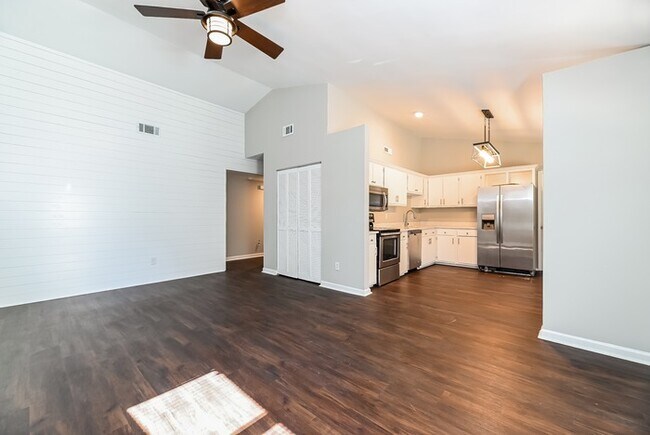 Foto del edificio - 101 Tweed Ct