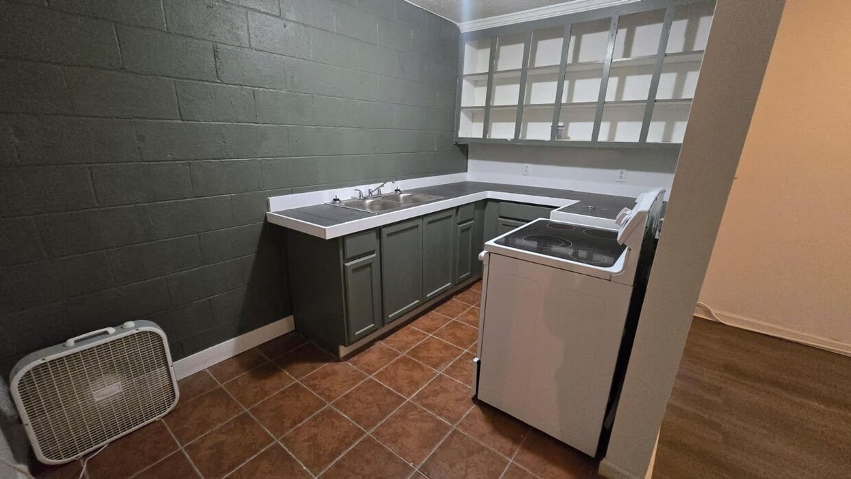 Primary Photo - 2/1 apartment for rent