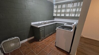 Building Photo - 60 Oneida Ln