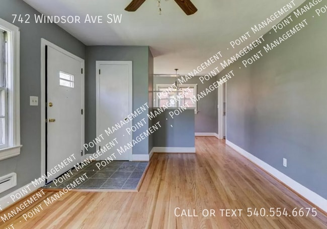 Foto del edificio - 742 Windsor Ave SW