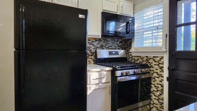 Foto del edificio - One-Bedroom Apartment in Dogtown*In-Unit W...