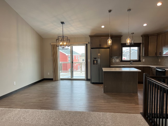 Building Photo - 622 15th Ave NE