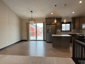 Building Photo - 622 15th Ave NE