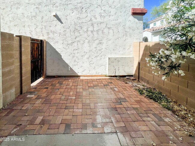 Building Photo - 10252 E Isleta Ave