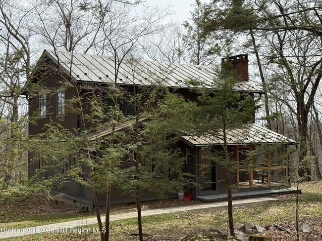 Foto del edificio - 25 Boggs Hill Rd