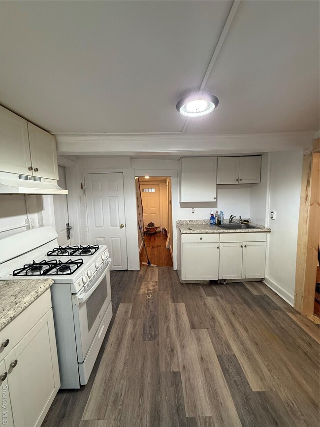 Building Photo - 95 S Hamilton St