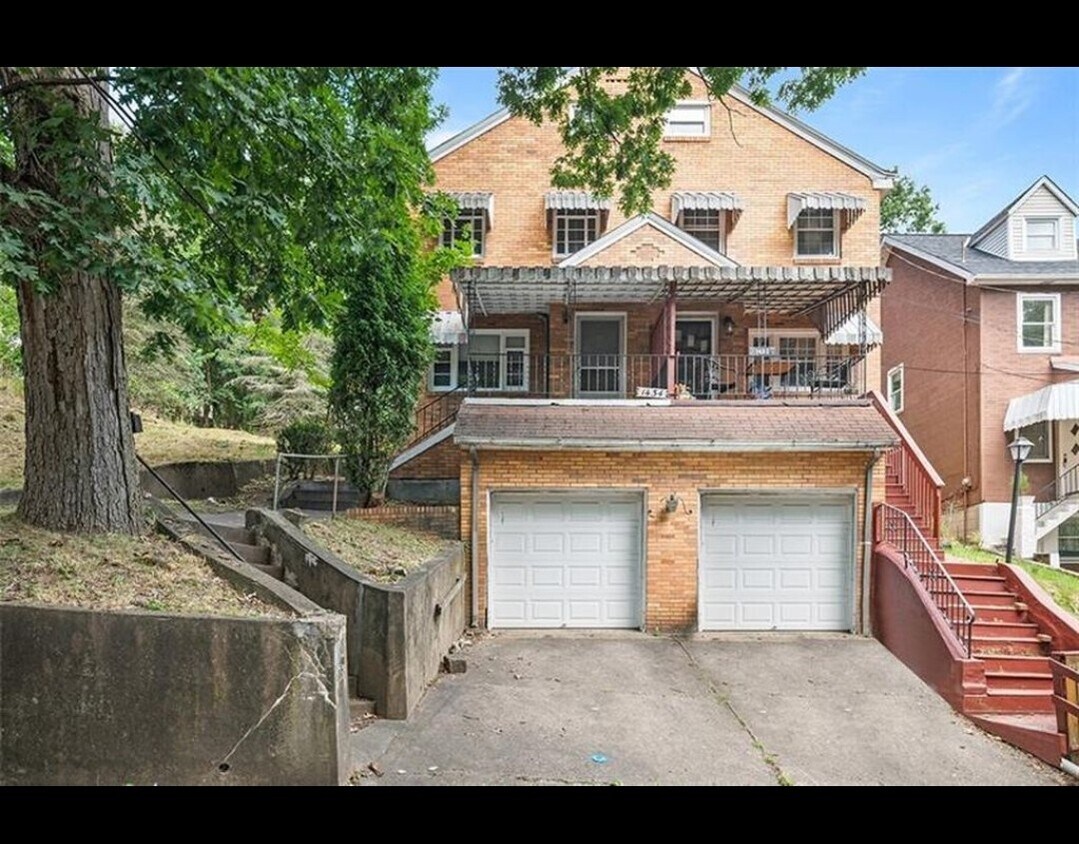 Left side townhouse - 1434 Reuben St