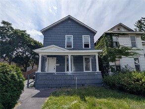 Building Photo - 616 7th St