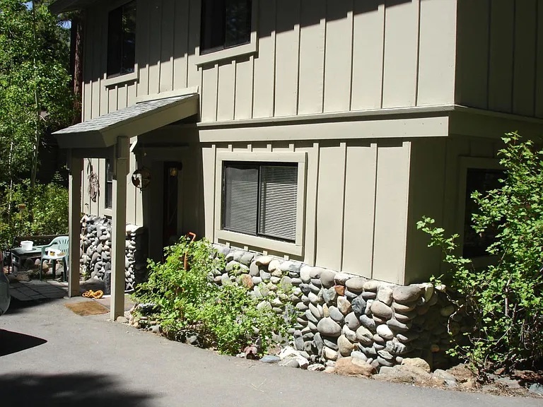 front entrance - 724 Lynda Ct