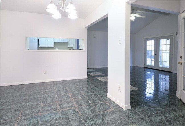 Foto del edificio - 12317 Corona Ln