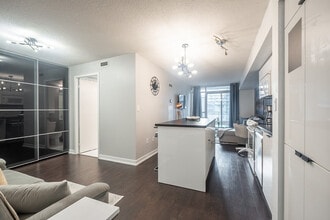 Building Photo - 145 Fort York Blvd