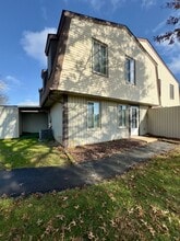 Building Photo - 8 King Henry Cir