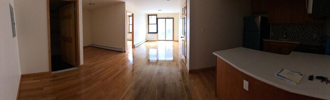 Foto del edificio - 1587 E 19th St