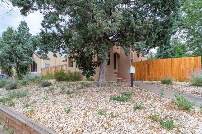 Building Photo - Charming Historic Rancher: 3 Bed, 1 Bath w...