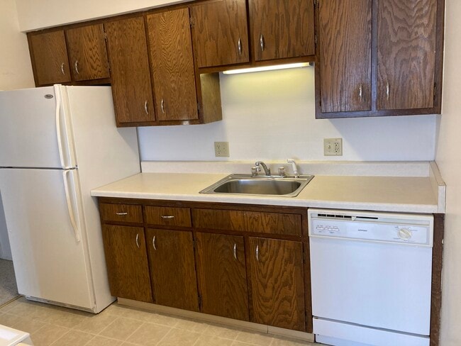 New countertops and appliances - 2018 NW Hickory Ln