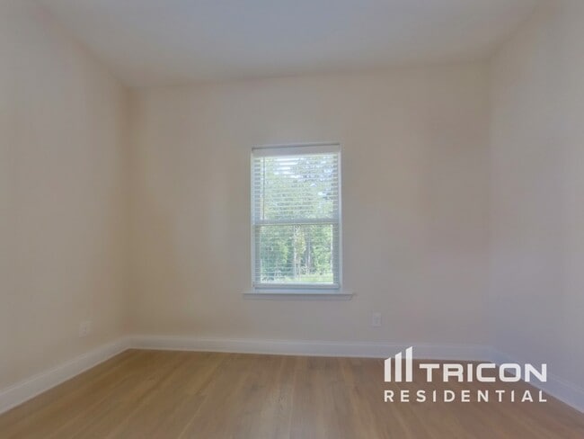 Foto del edificio - 446 Cantrell Dr