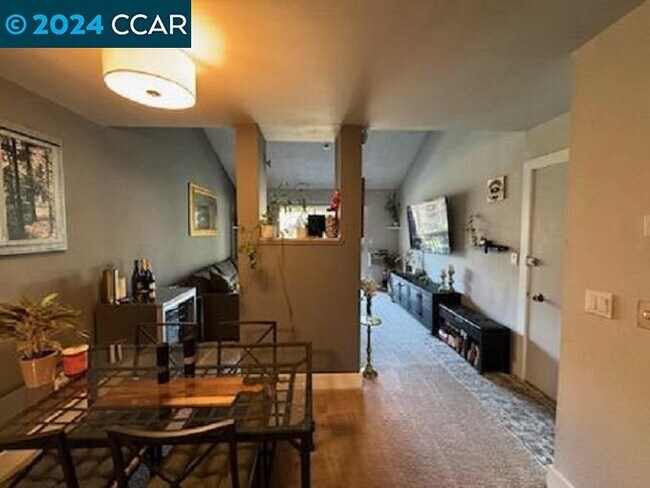 Foto del edificio - 2742 Oak Rd