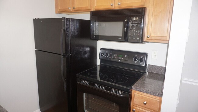Foto del edificio - One Bed - One Bath - Water Front - Second Floor