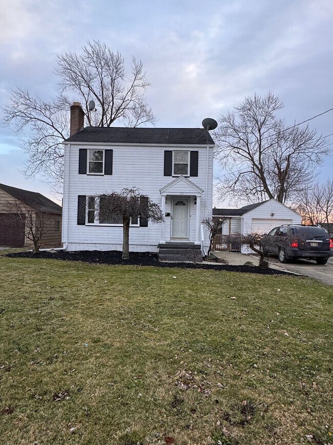 Building Photo - 631 Churchill Rd