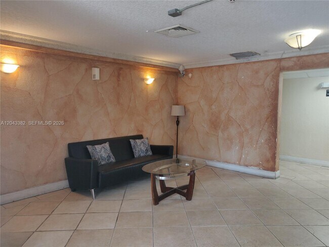 Foto del edificio - 9001 SW 77th Ave