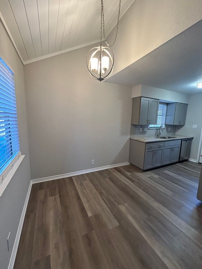 Building Photo - 1610 Waterloo Tr