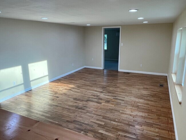 Sala de estar - 805 S Frey St