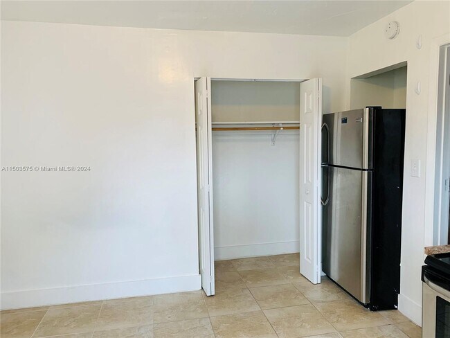 Foto del edificio - 699 NE 86th St