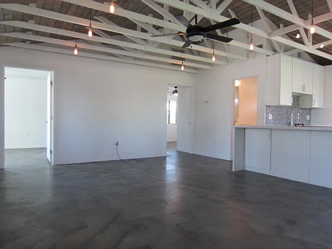 Foto del edificio - Home For Lease $2,295 in Arcadia Area-Phoenix 85018No HOA 2 Beds-2 baths---2 Car Carport-Large Fe...
