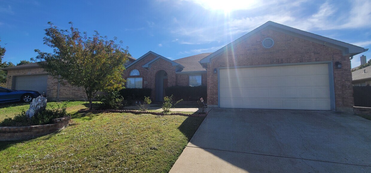 1007 Gaines Mills Rd, Grand Prairie, TX 75052 House Rental in Grand