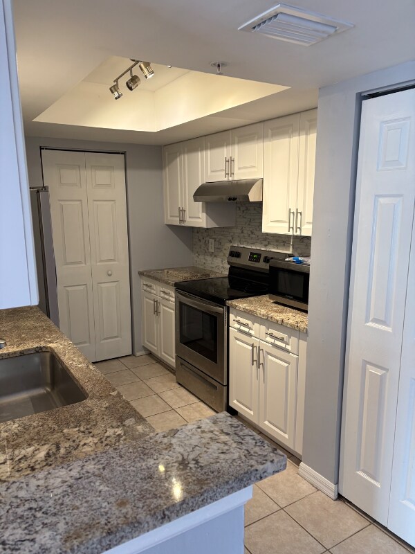 Foto del edificio - 900 Crestwood Ct S