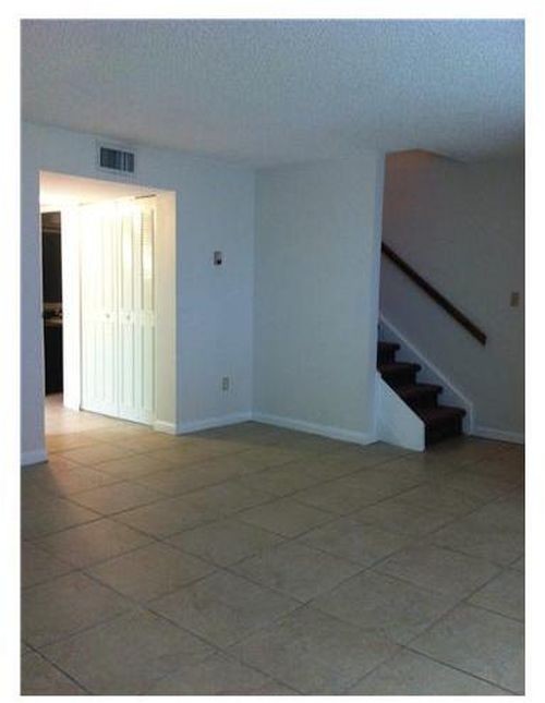 Foto del edificio - 329 Gulfstream Rd