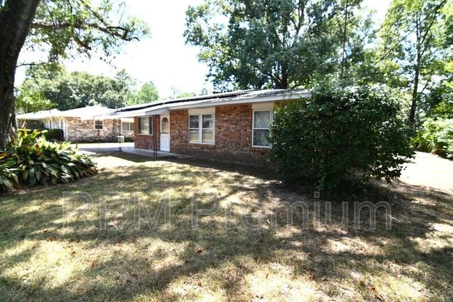 Building Photo - 11535 St Lawrence Dr