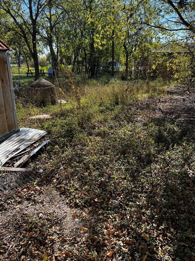 Foto del edificio - 102 E Carrie Manor St