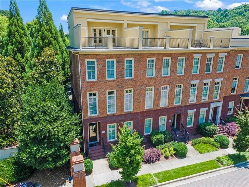 Foto principal - 900 River Vista Drive