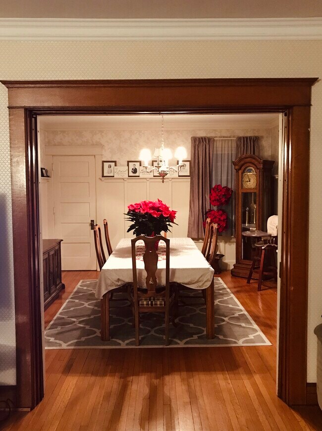 Dining Room - 1009 Sunset St