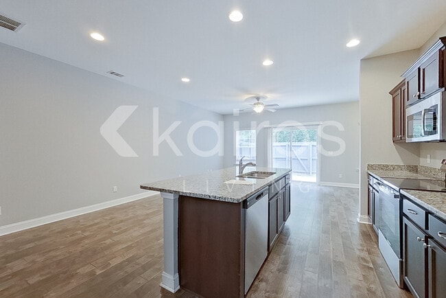 Building Photo - 407 Ferguson Ln