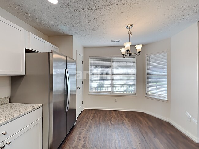 Building Photo - 1145 Bumblebee Way