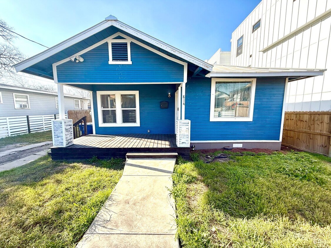 Primary Photo - Available Now! MUST SEE 3 Bedroom / 2 Bath...
