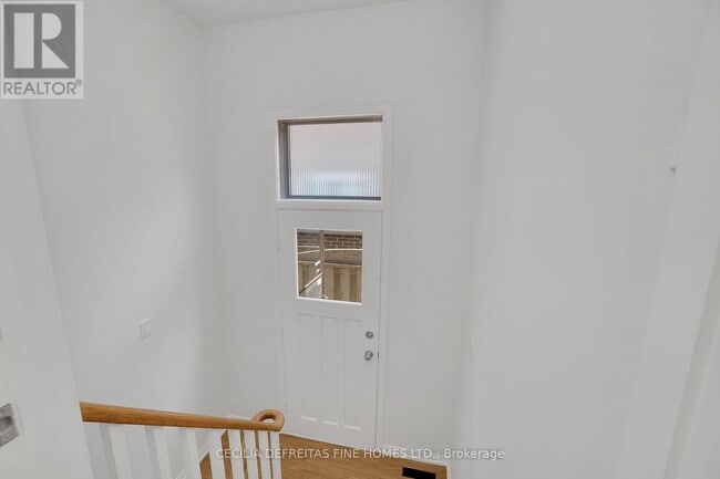 Building Photo - 54 Ashburn Crescent