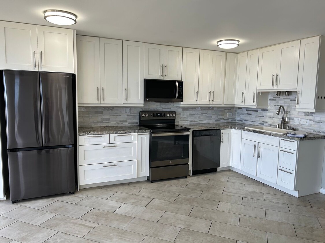 Primary Photo - Lele Pono 2 Bdrm., 2 bath, 2 Cov'd Parking...
