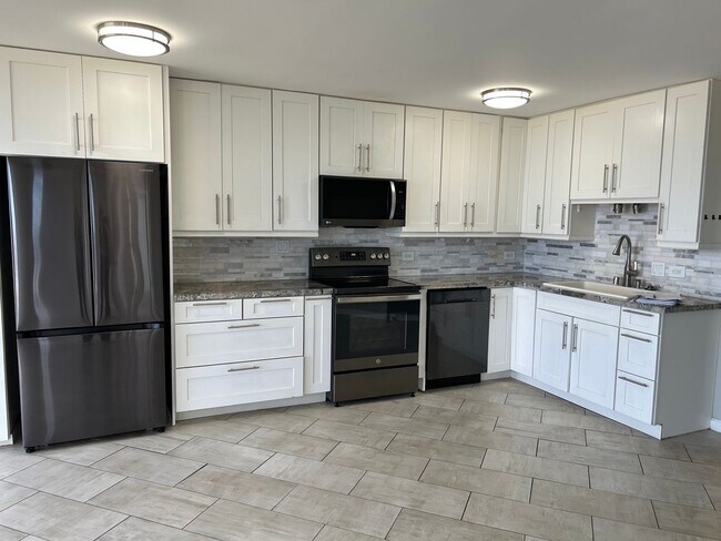 Lele Pono 2 Bdrm., 2 bath, 2 Cov'd Parking... - Lele Pono 2 Bdrm., 2 bath, 2 Cov'd Parking... Apartment