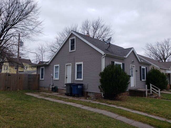 Building Photo - 4423 Lyman Ave