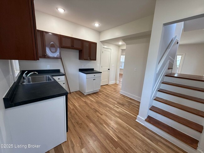 Foto del edificio - 730 Hazel St