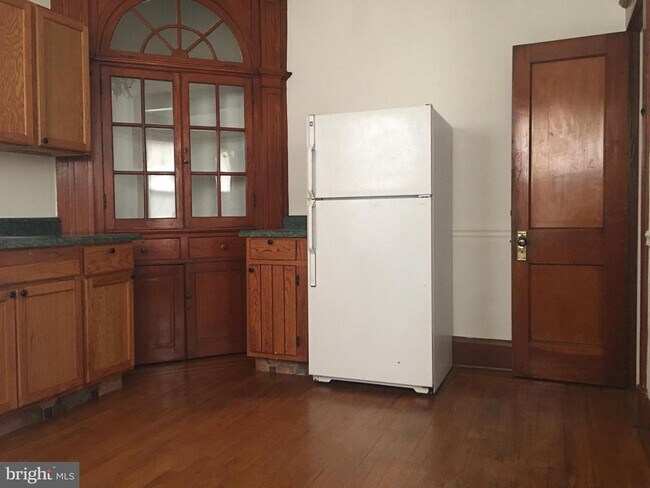 Foto del edificio - 1329 1/2-1331-UNI1 W 41st St