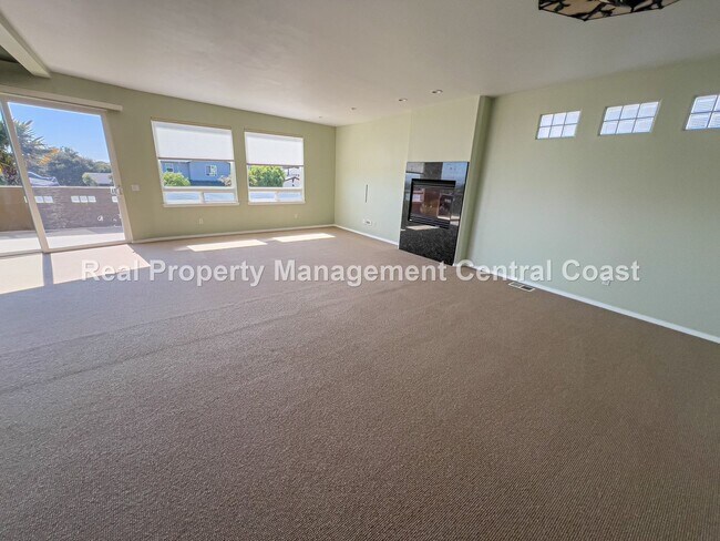 Foto del edificio - AVAILABLE JULY - Beautiful Grover Beach Ho...