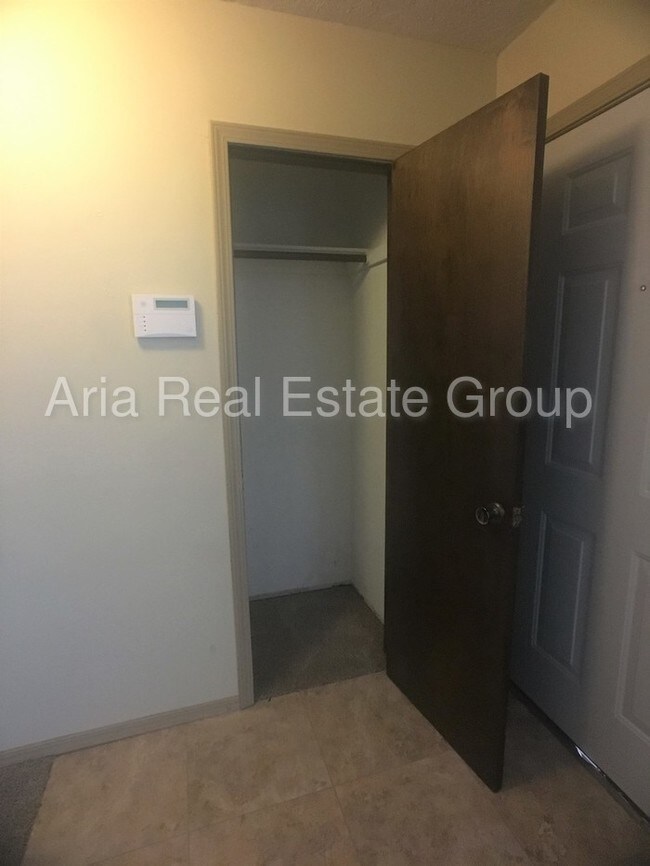 Building Photo - 2309 Lindenwood Ln