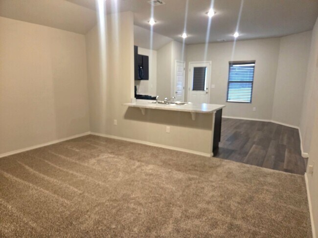 Photo - AVAILABLE NOW! $250 OFF 1ST FULL MONTH - Charming Home in Yukon School District | Redstone Ranch